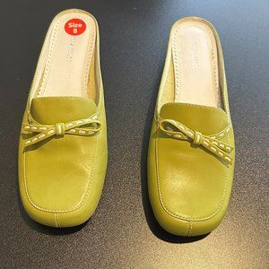 LIZ CLAIBORNE FIRST ISSUE GREEN COLT MULES - SIZE 8